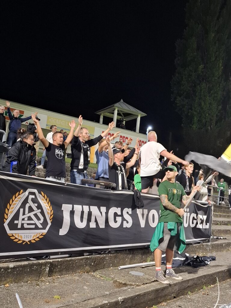 Die Fans freuen sich auf das nächste Spitzenspiel.