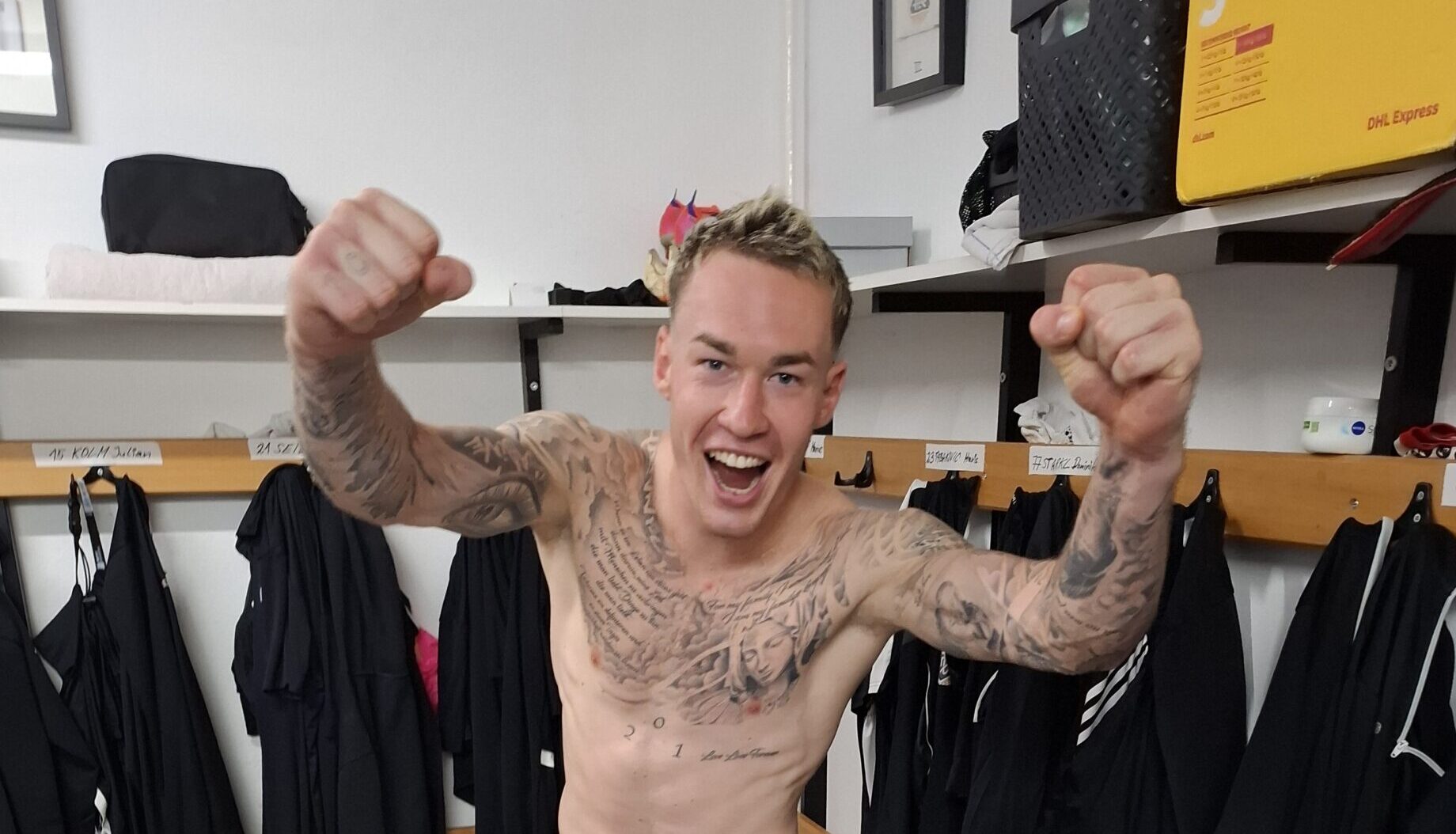 Felix Nachbagauer jubelt über den 3:1-Sieg. Foto: Russegger